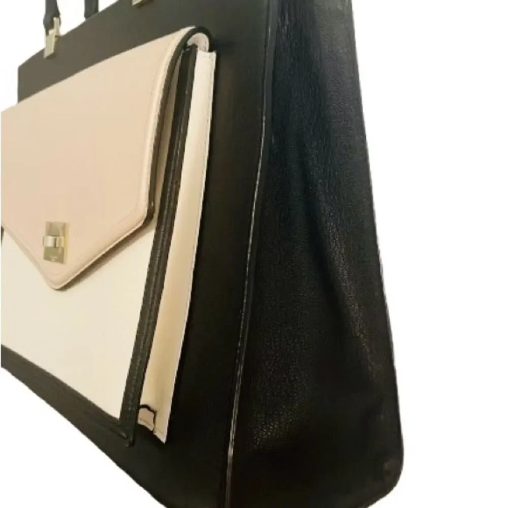 Kate Spade Black and Cream Shoulder Bag with Modern Elegance
